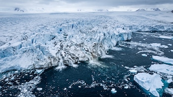 El hielo antártico se hundió más de seis metros y alertó a los satélites: la extraña desaparición de un lago oculto bajo la superficie
