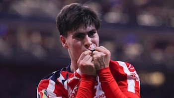 Chivas eleva el valor de la Hormiga González para dejarlo ir a Europa