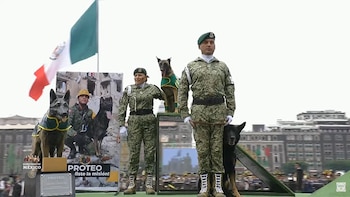 Recuerdan en el desfile al