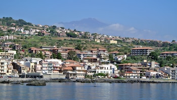 Aci Trezza. (Wilson/Wikipedia)