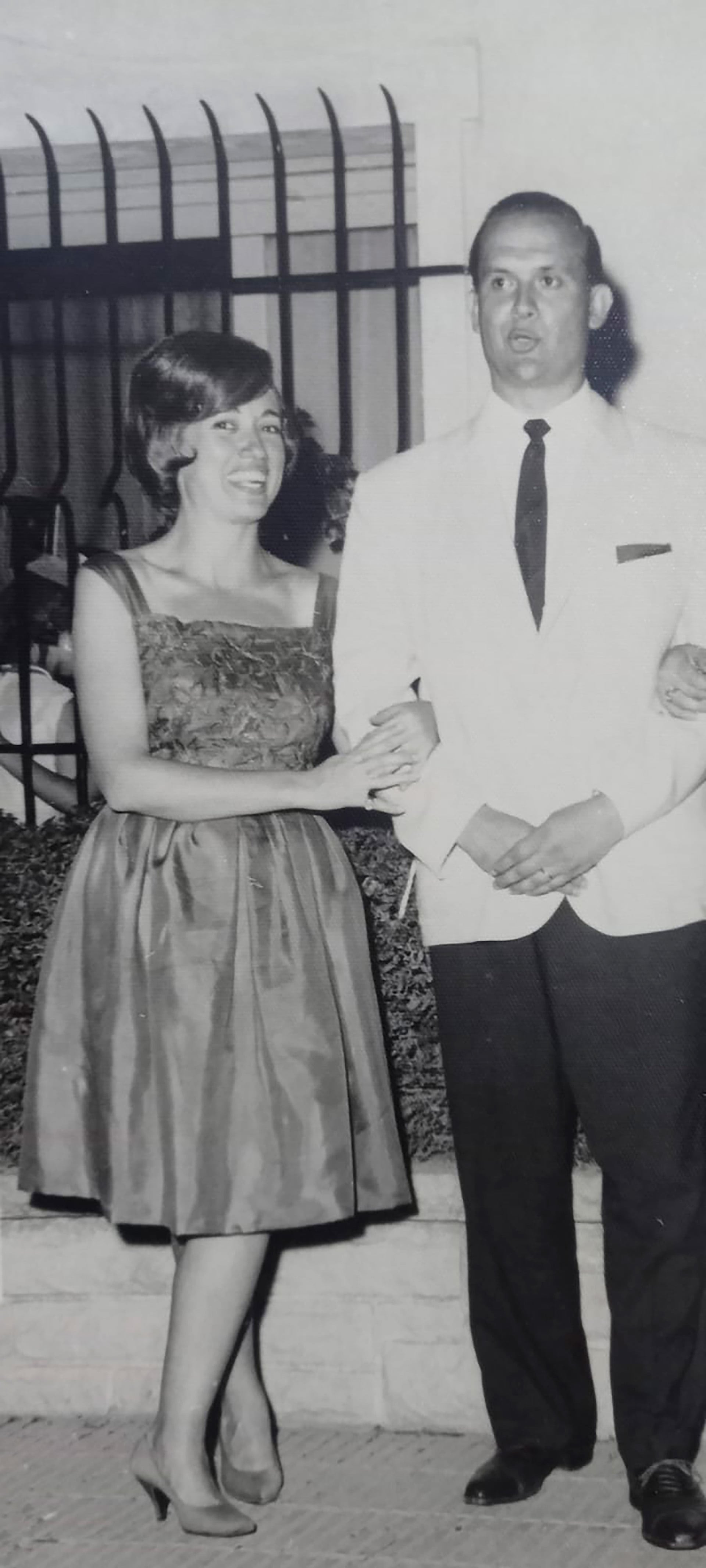 Año 1962. Bruno Pelc junto a su amiga Martha Vigano en una fiesta