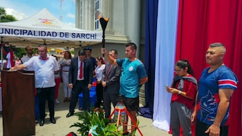 Antorcha de la Independencia continúa su recorrido por Costa Rica: Laura Fernández la recibirá en Cartago