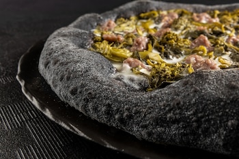 Masa de pizza hecha con la harina Blackery (Molino Dallagiovanna)