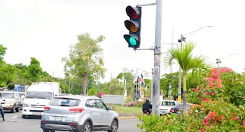 La fiscalización digital mantendría la intervención presencial del agente, que seguiría determinando la falta y cargando la información en el sistema. (Cortesía: Instituto Nacional de Tránsito y Transporte)