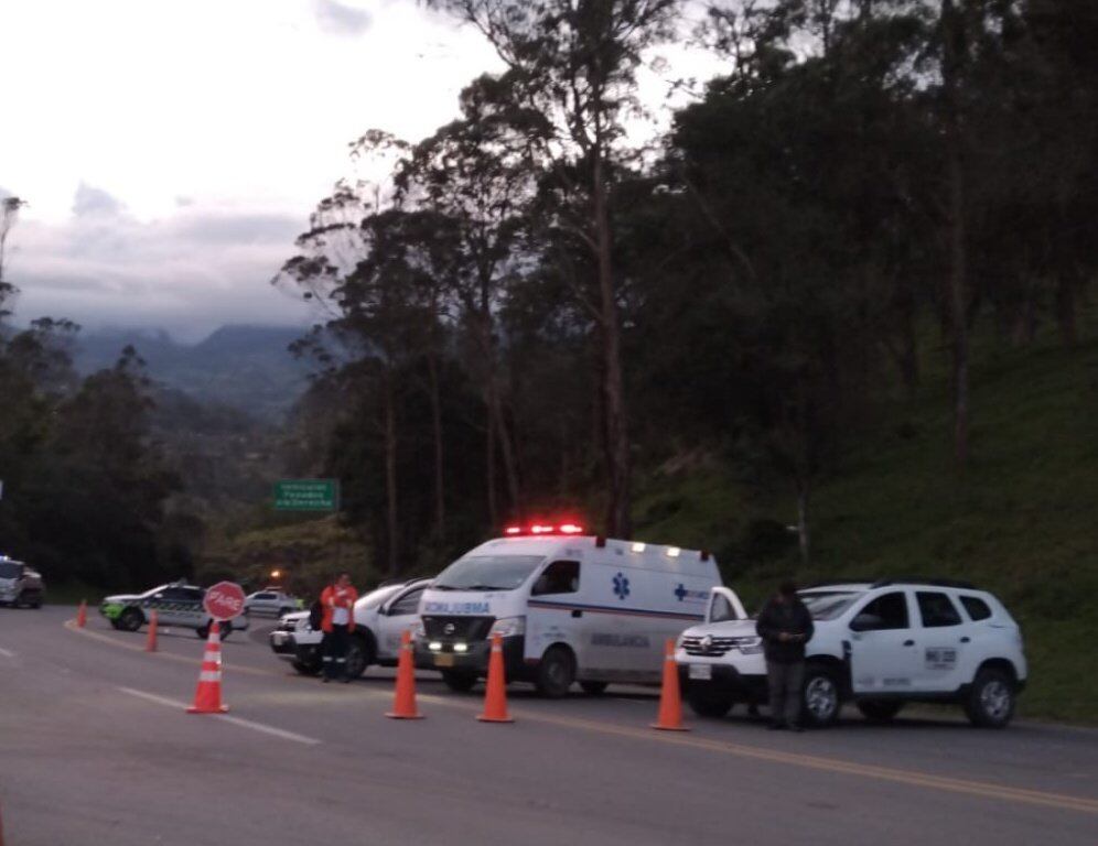 El corredor vial permanecerá cerrada, por lo menos, cinco días más mientras se realizan las actividades respectivas en la zona - crédito @CoviandinaSAS/X