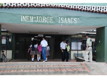 Denuncian riñas entre estudiantes del colegio INEM de Cali (Valle del Cauca)