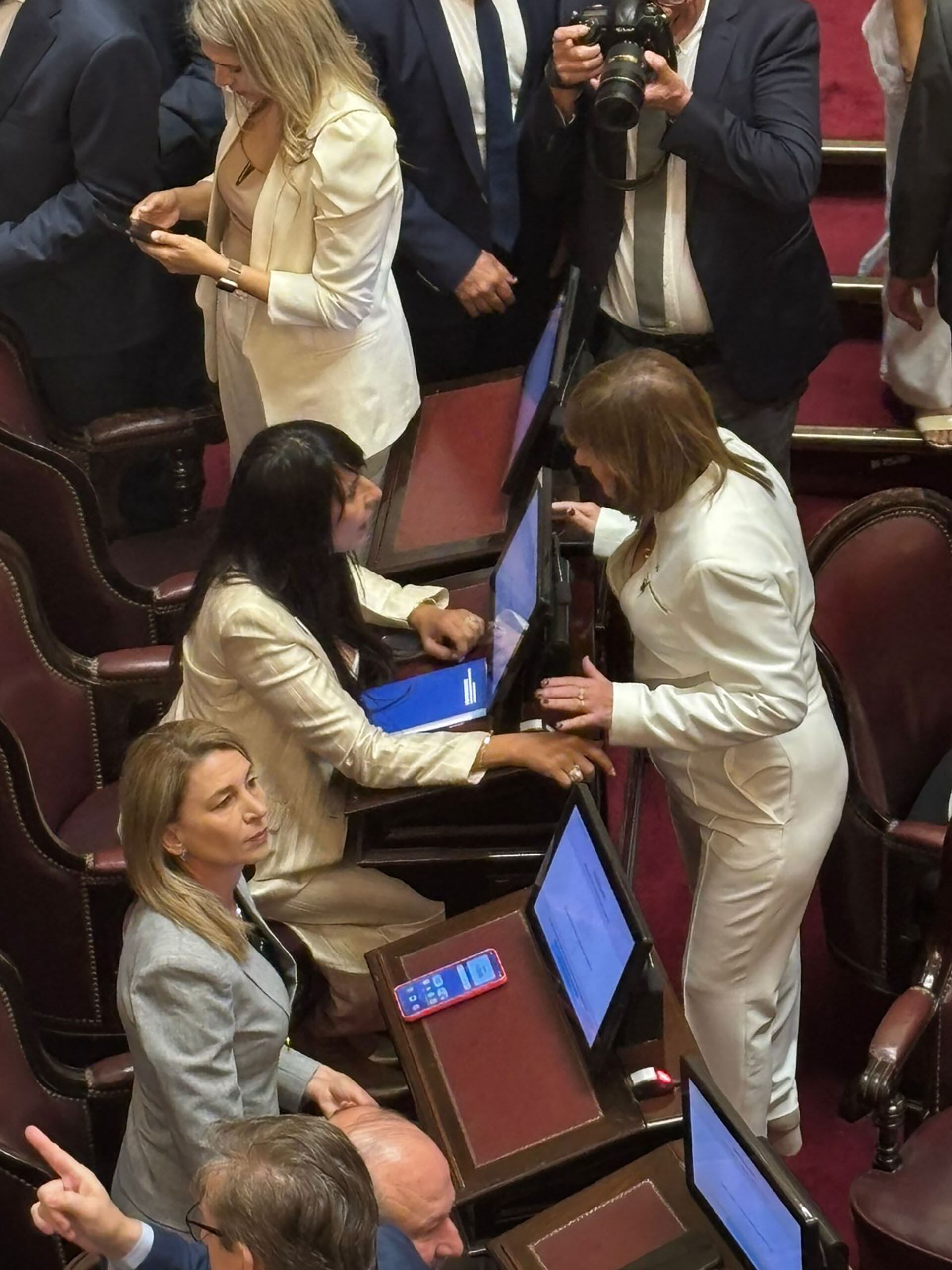 Villaverde, en diálogo con Patricia Bullrich en el Senado