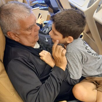 El conductor de Secretos verdaderos,