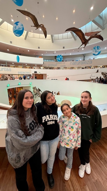 Gaby junto a sus tres