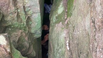 Una mujer quedó atrapada boca