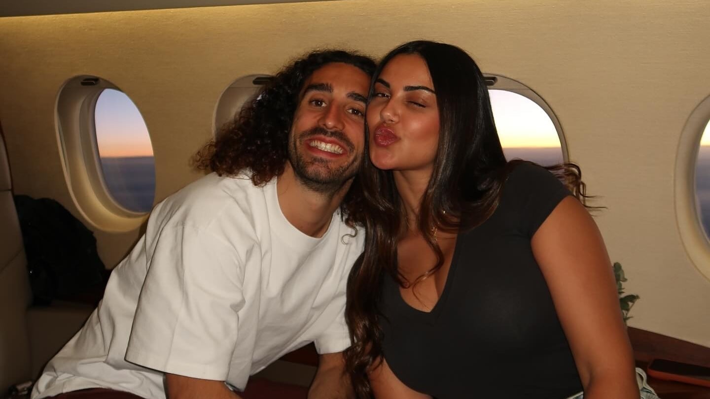 Marc Cucurella y la madre de sus hijos, Claudia Rodríguez, en una imagen de redes sociales. (INSTAGRAM)