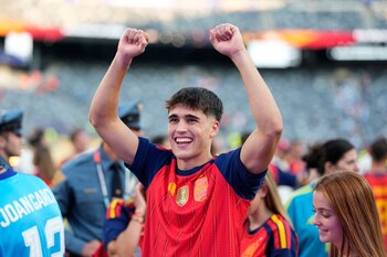 El parlamentario destacó la figura del defensor español Pau Cubarsi (AP Foto/Frank Franklin II)
