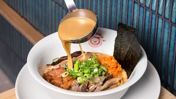 Gonzalo, experto en ramen: “Para que un caldo tenga sabor no hace falta usar artificios; los japoneses usan un ingrediente con mucho umami que es un potenciador del sabor natural”