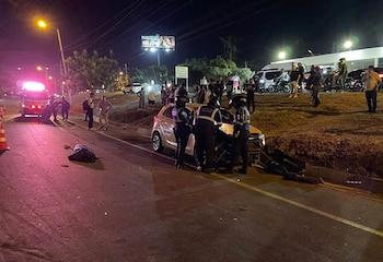 Las autoridades de Santa Marta investigan las causas del siniestro, donde la velocidad y la escasa visibilidad nocturna son factores en análisis - crédito Captura de Pantalla Hoy Diario de Magdalena/Facebook
