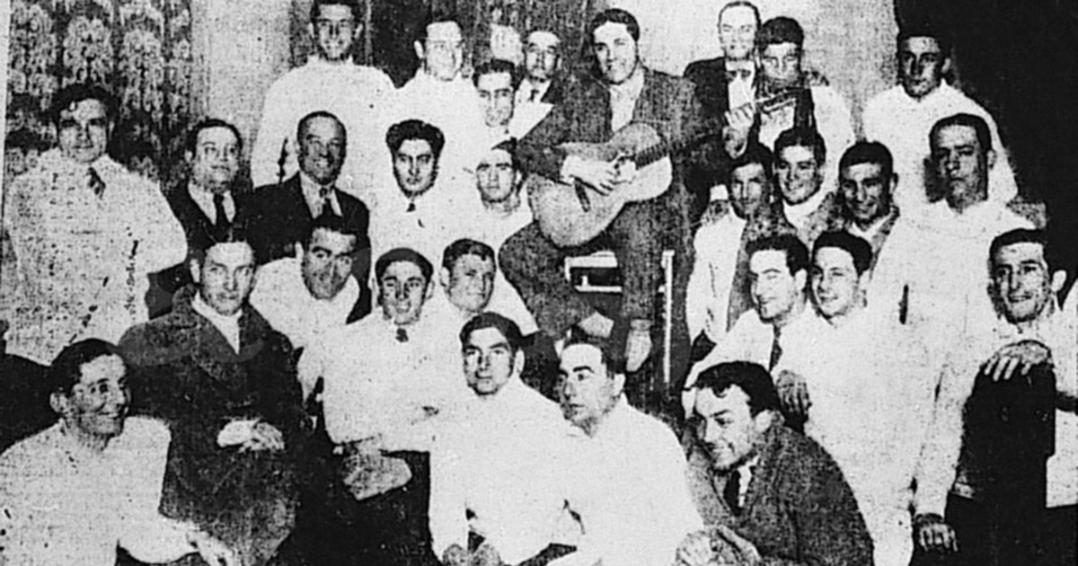 Visits to private costumes and recitals: Carlos Gardel's adventure in the first football world, 91 years after his death