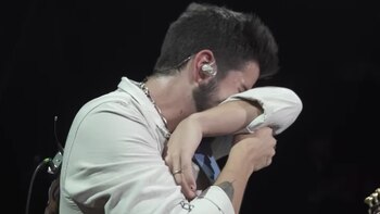 Video: En medio de ovaciones,