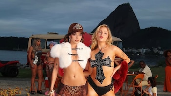 Emilia Mernes mostró el detrás de escena de su participación en Coachella junto a Luísa Sonza