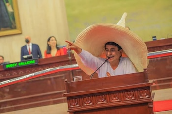 Artista salvadoreño Rolando Menéndez Castro ha sido reconocido como Hijo Meritísimo de El Salvador.
(Foto cortesía Asamblea Legislativa)