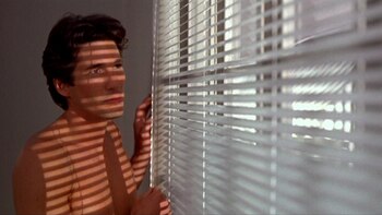 El actor corre y camina