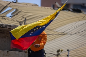 Las donaciones podrán ser enviadas a Venezuela majo la modalidad de exportación por entrega urgente, sin importar si son privadas - crédito Miguel Gutiérrez/EFE