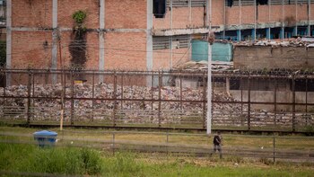 Dos funcionarios detenidos en la