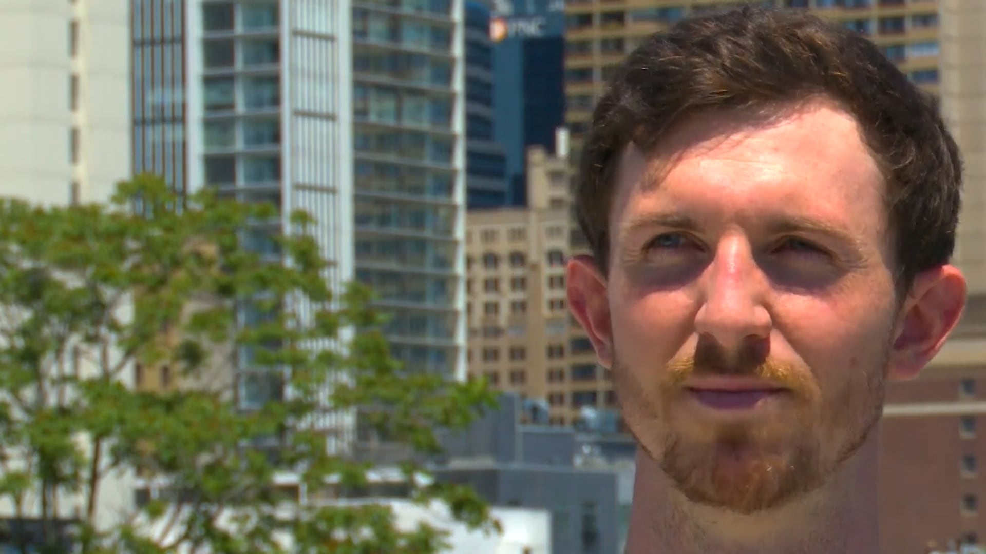 Garrett Albert, un hombre de Filadelfia, busca reunir cervezas de los 48 países que participarán en la Copa Mundial de la FIFA 2026