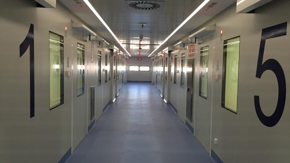 Vista del pasillo principal de la Unidad de Aislamiento de Alto Nivel del Hospital Gómez Ulla. (Ministerio de Defensa)