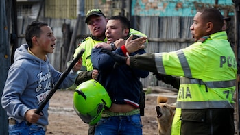 Vecino conflictivo sufrió insólita caída