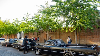 La caravana de autos sobre