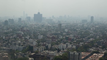 Dependiendo el nivel de contaminación en el aire, las autoridades hacen recomendaciones y toman medidas ambientales (Cuartoscuro)