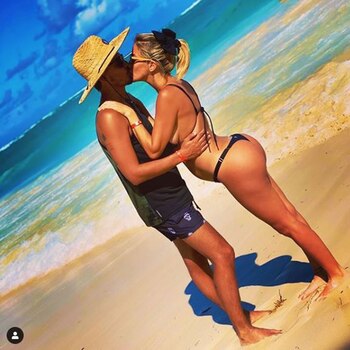 Virginia Gallardo y su marido, Martín Rojas, en una antigua postal familiar (Foto: Instagram)