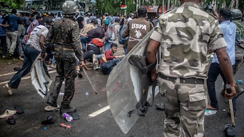Más de 100 estudiantes detenidos en el noreste de India por irregularidades en exámenes de oposiciones