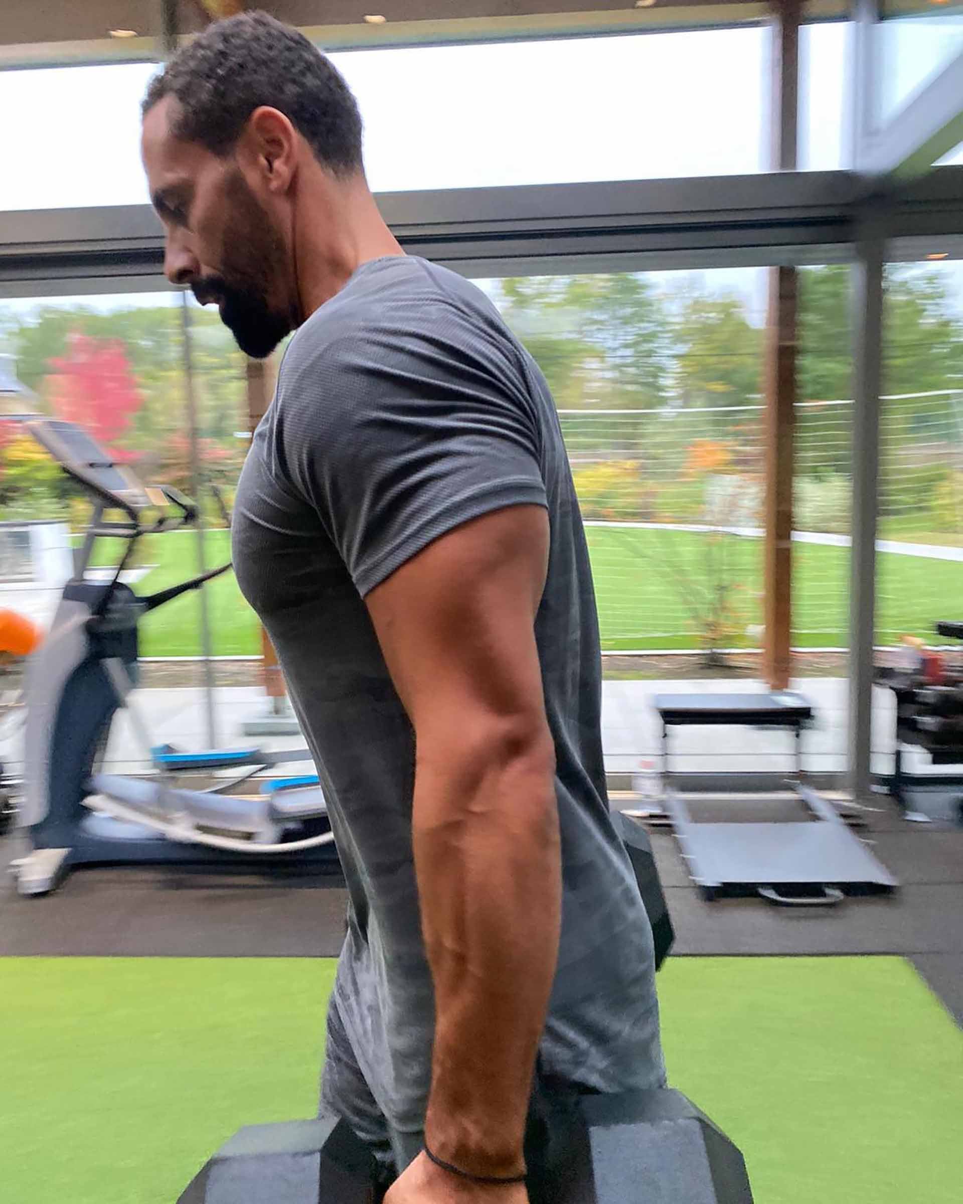 Ferdinand continúa entrenándose tras el retiro (@rioferdy5)