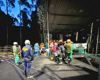 La muerte de un trabajador y la búsqueda de cuatro mineros en Sutatausa obligan a priorizar la integridad de los socorristas, en un socavón con metano, derrumbes y accesos bloqueados - crédito @JorgeEmilioRey / X