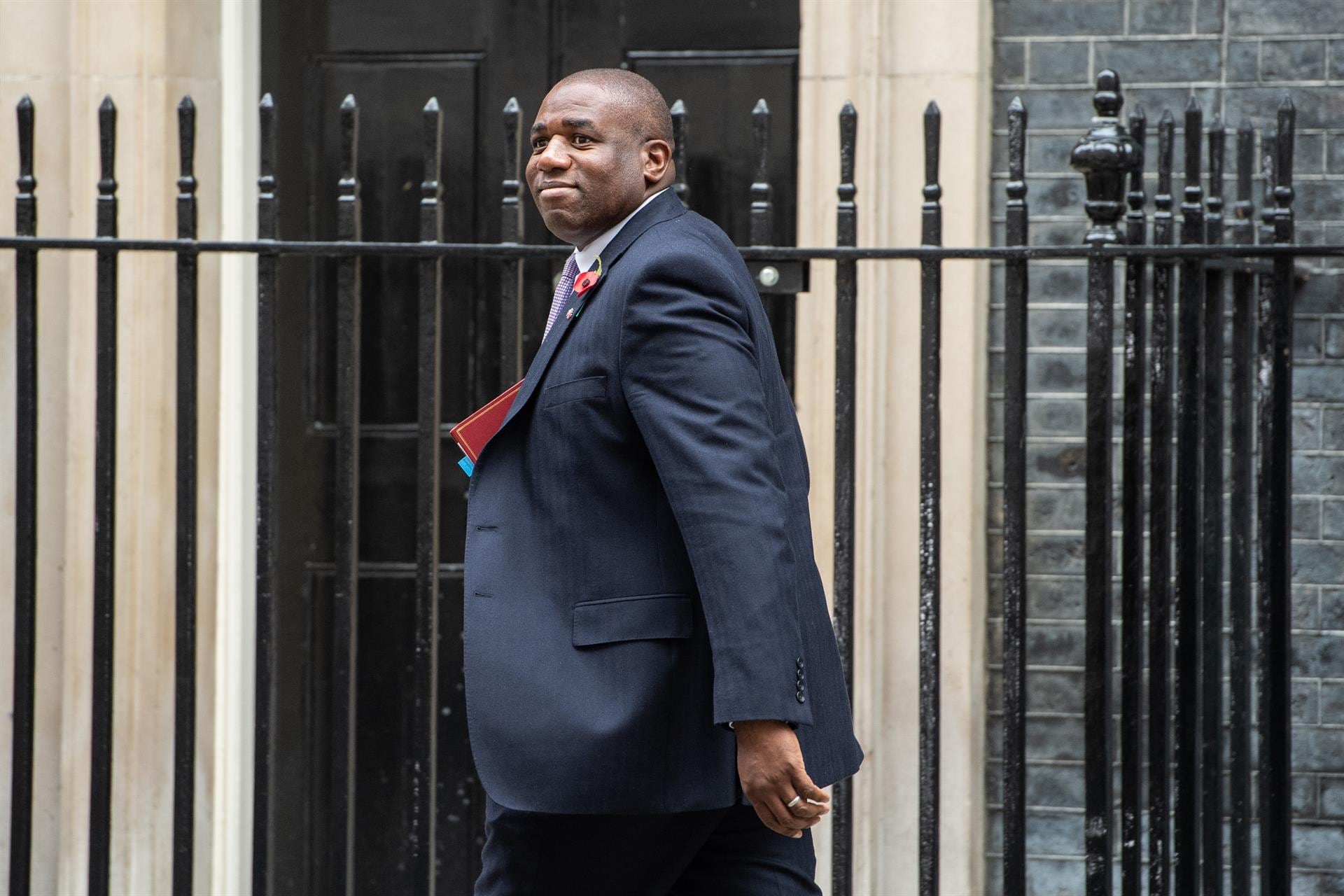 Ministros afines a Starmer confirmar su marcha tras la llegada de Burnham a Downing Street