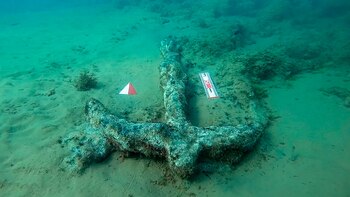 Los buceadores encontraron varias anclas