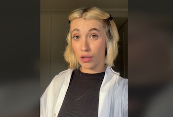 Rebeca Stones en el video.