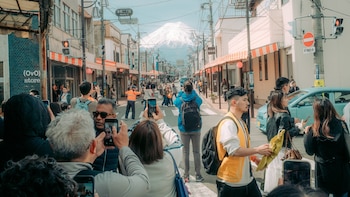 Japón aumenta las tarifas de residencia un 2000% en medio de una 'ansiedad' por los extranjeros