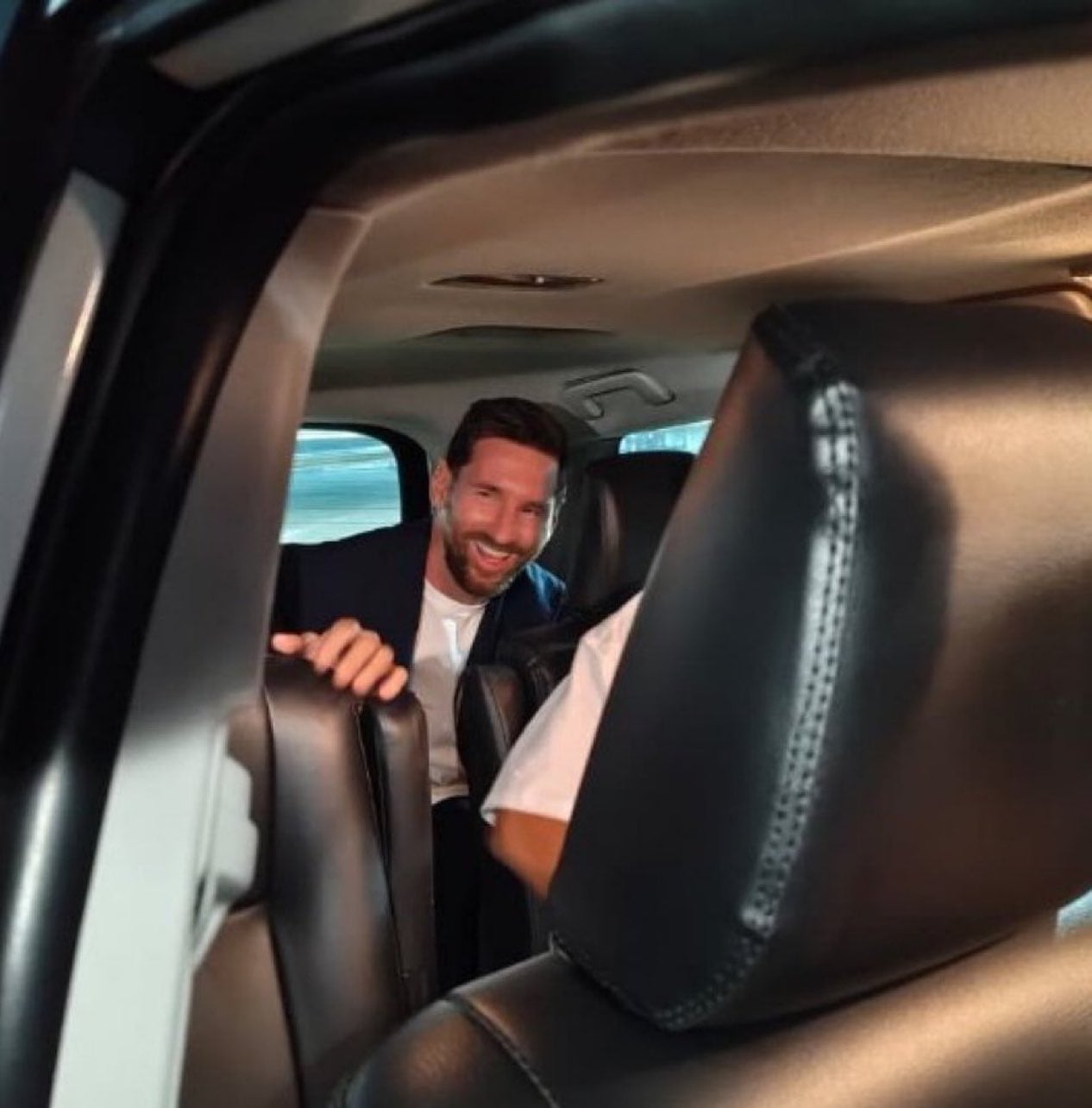 Lionel Messi aterrizó en la India y desató la locura de sus fanáticos (Crédito: @IS_Netwrk29)