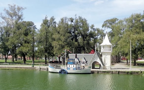 La República de los Niños de La Plata registró riesgo alto por floración de cianobacterias según el mapa oficial del agua (PBA)