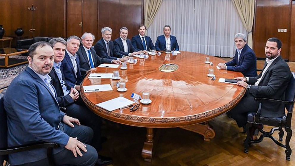 Caputo promueve diálogo con supermercados para impulsar el consumo y favorecer una gestión fiscal más eficiente