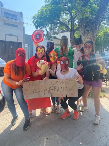 Amigas apoyo quimioterapia de una chica Paraná