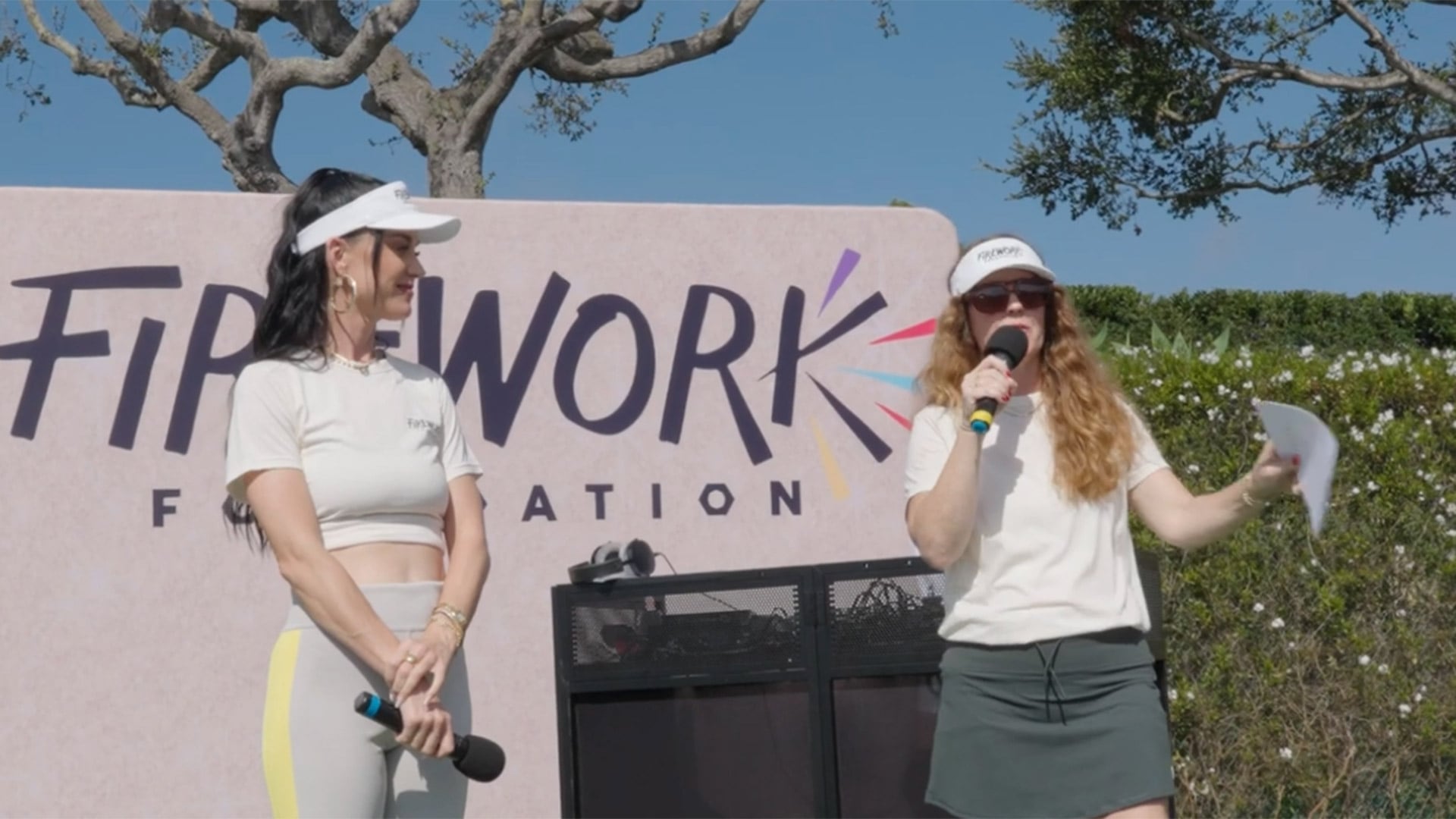 La reciente victoria de Katy Perry en el torneo benéfico refleja el espíritu de camaradería y solidaridad que impulsa a la Firework Foundation