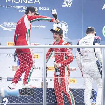 Celebrando en el podio del Campeonato Europeo de Karting CIK-FIA con Kimi Antonelli (Crédito: IG @rafaccamara88)