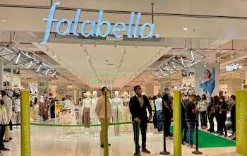 El rubro retail presenta un desempeño dispar en el ranking. Saga Falabella, en la sexta posición, registra una caída de 12,27%.