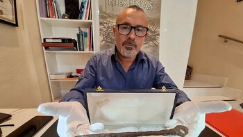 El insólito hallazgo dentro de una maleta: una llave nazarí oculta junto a planos de la Alhambra de Granada
