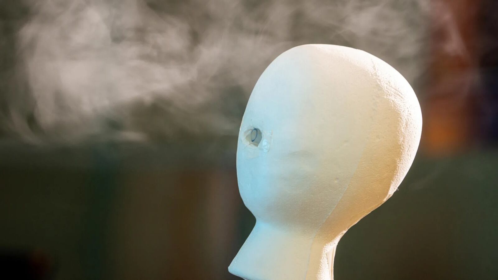 Los investigadores de la UBCO, Dres. Sunny Li, Mojtaba Zabihi y Joshua Brinkerhoff, trabajan en un sistema de ventilación interior para que el espacio compartido sea más limpio y evitar la propagación de patógenos. (Crédito: UBCO)