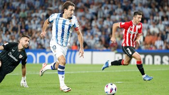 Mikel Oyarzabal superó al portero