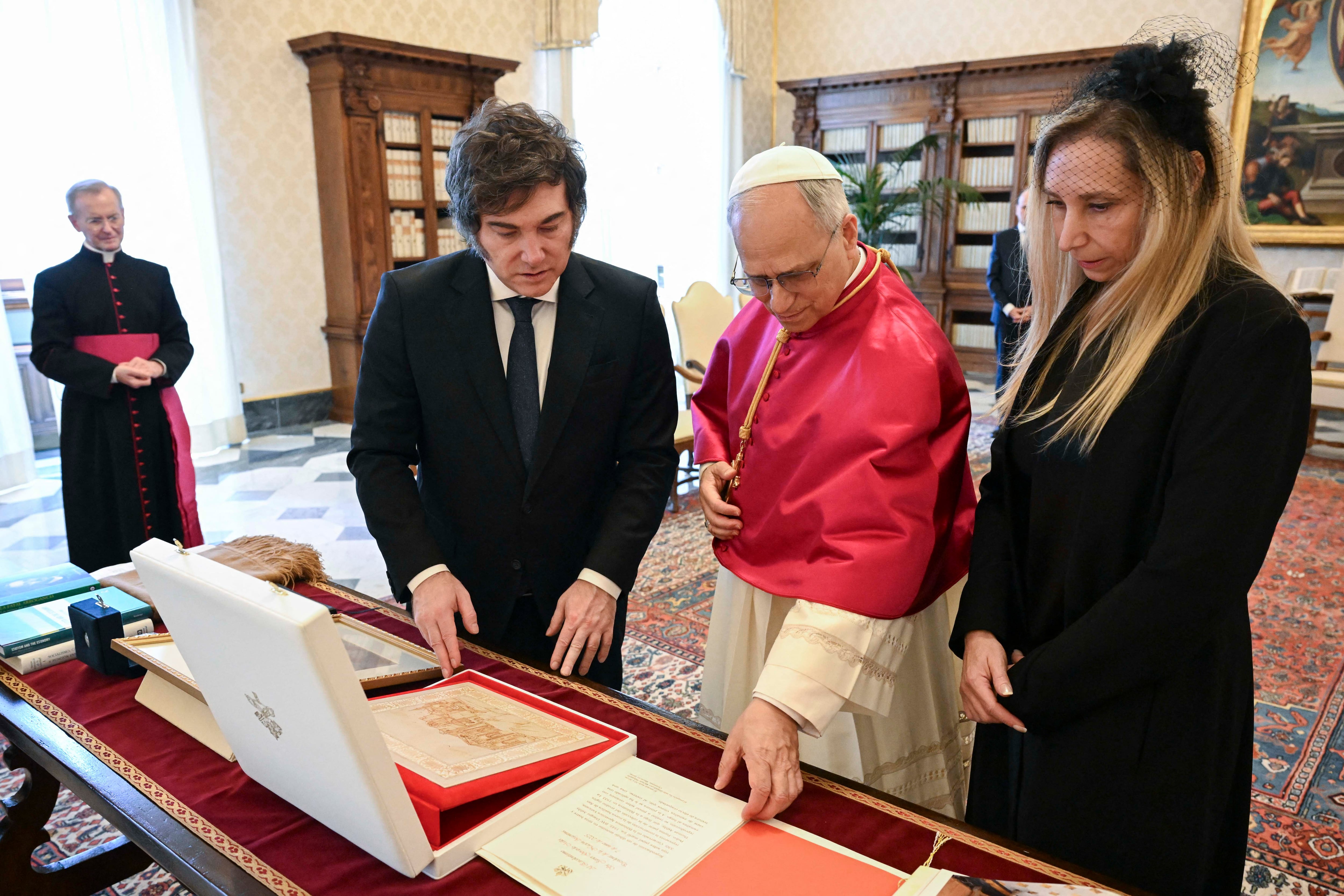 El Presidente, Karina Milei y el papa León XIV