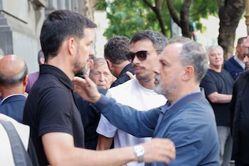 Familiares, amigos y periodistas se